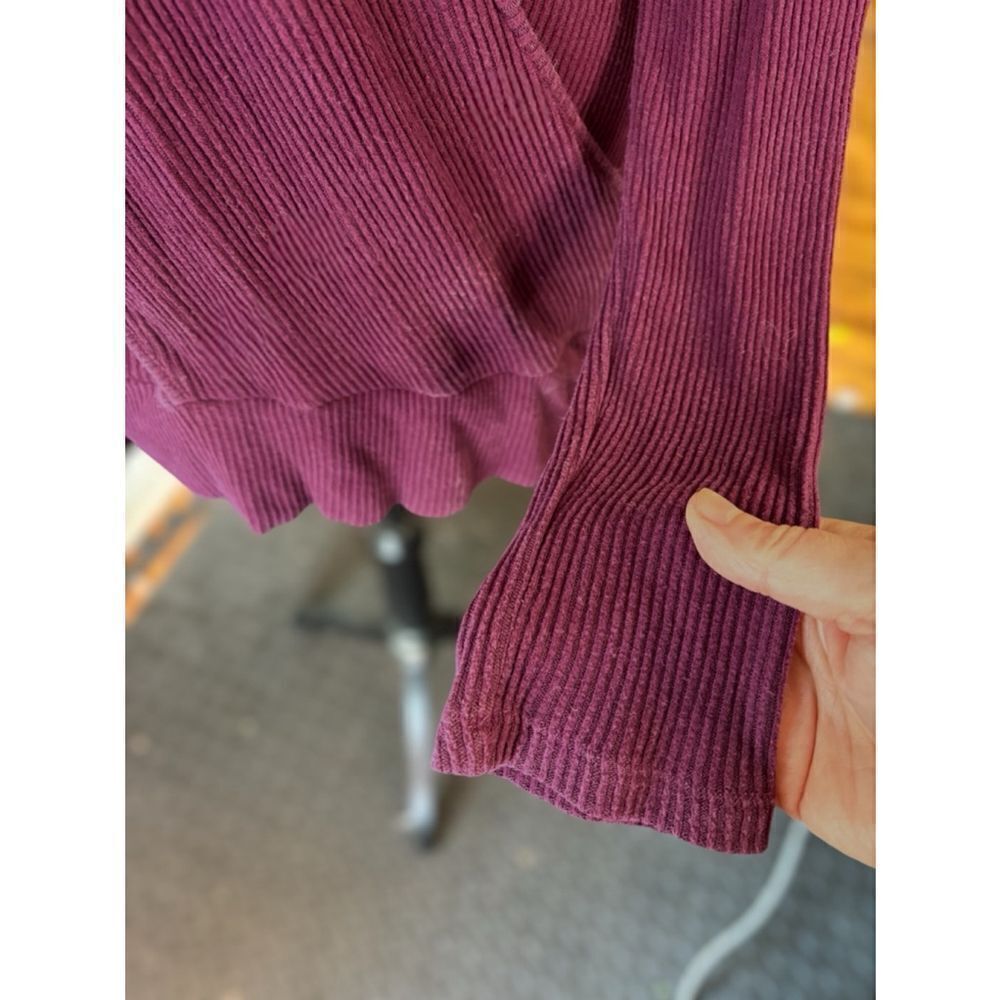 WHBM Women’s Small Modern Fit Purple Ribbed 3/4 Sleeved Faux Wrap V-Neck Blouse - Picture 4 of 8